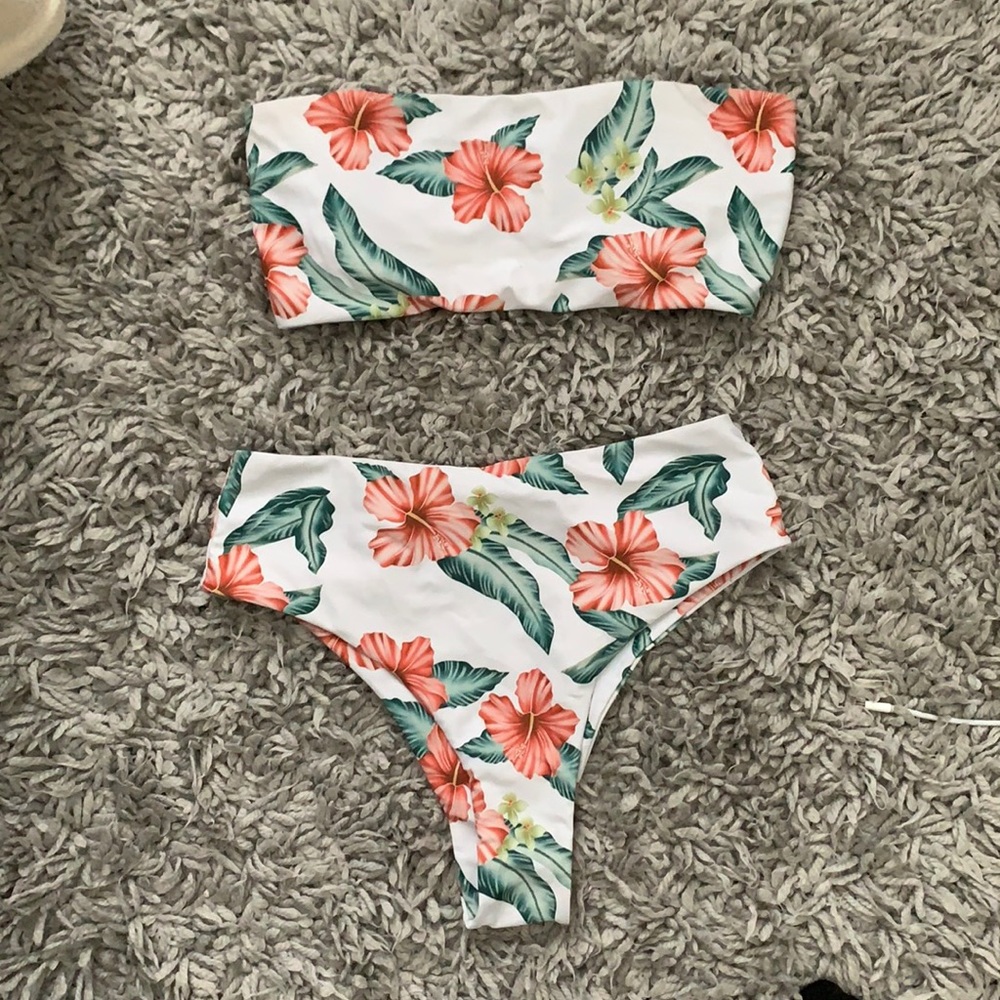 bathing suits: all M